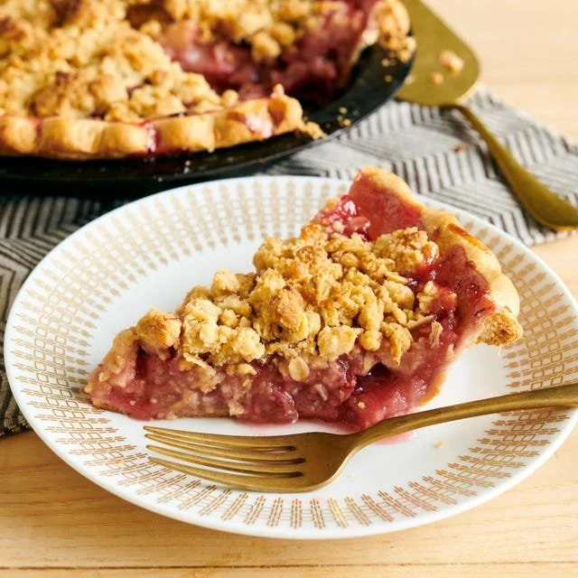 Delicious Cranberry Apple Crumb Pie with a buttery crumb topping and fresh fruit filling.