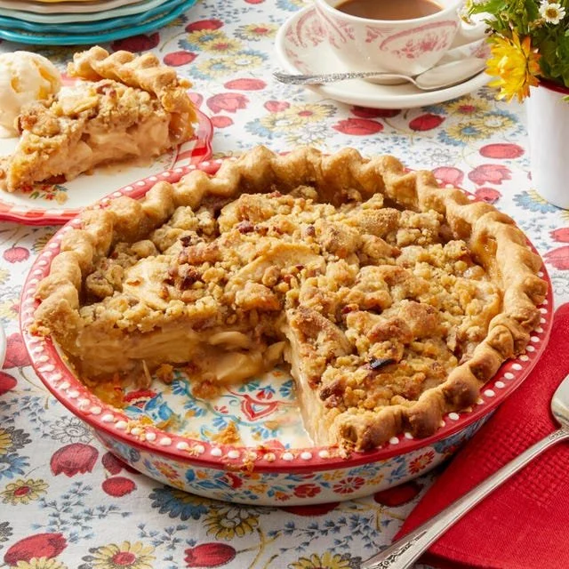 Delicious slice of dreamy apple pie with flaky crust and fresh apples