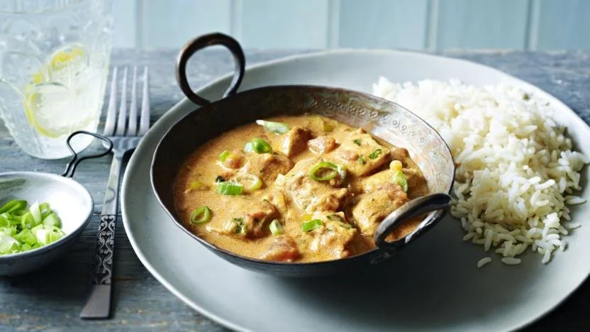 Delicious easy chicken curry recipe with spices and vegetables in a bowl.
