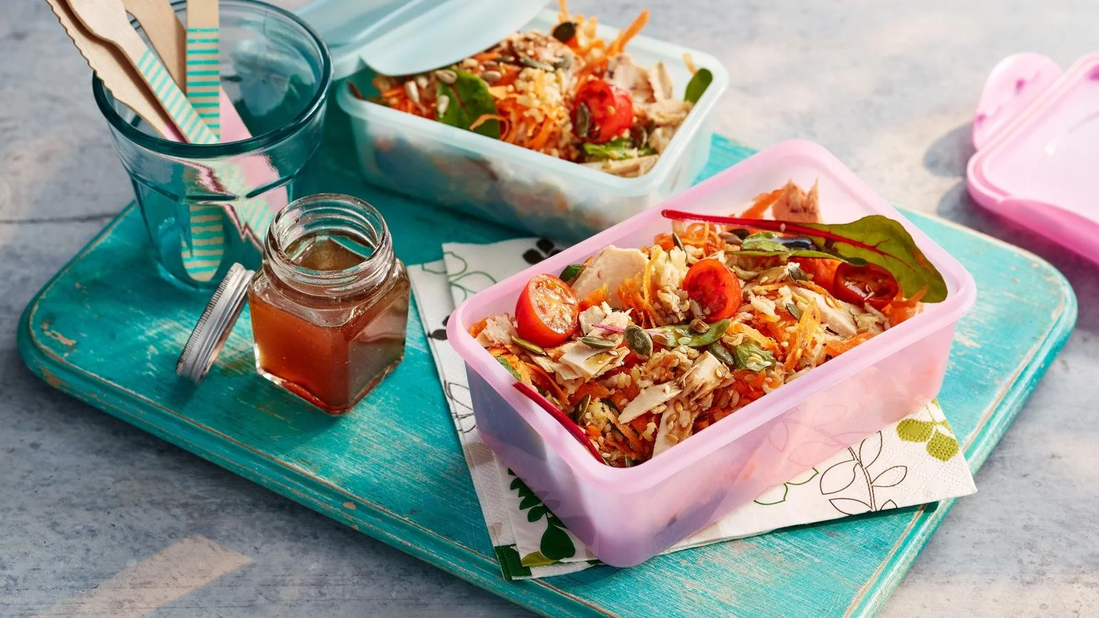 Easy tuna salad pot recipe with fresh ingredients and vibrant colors.