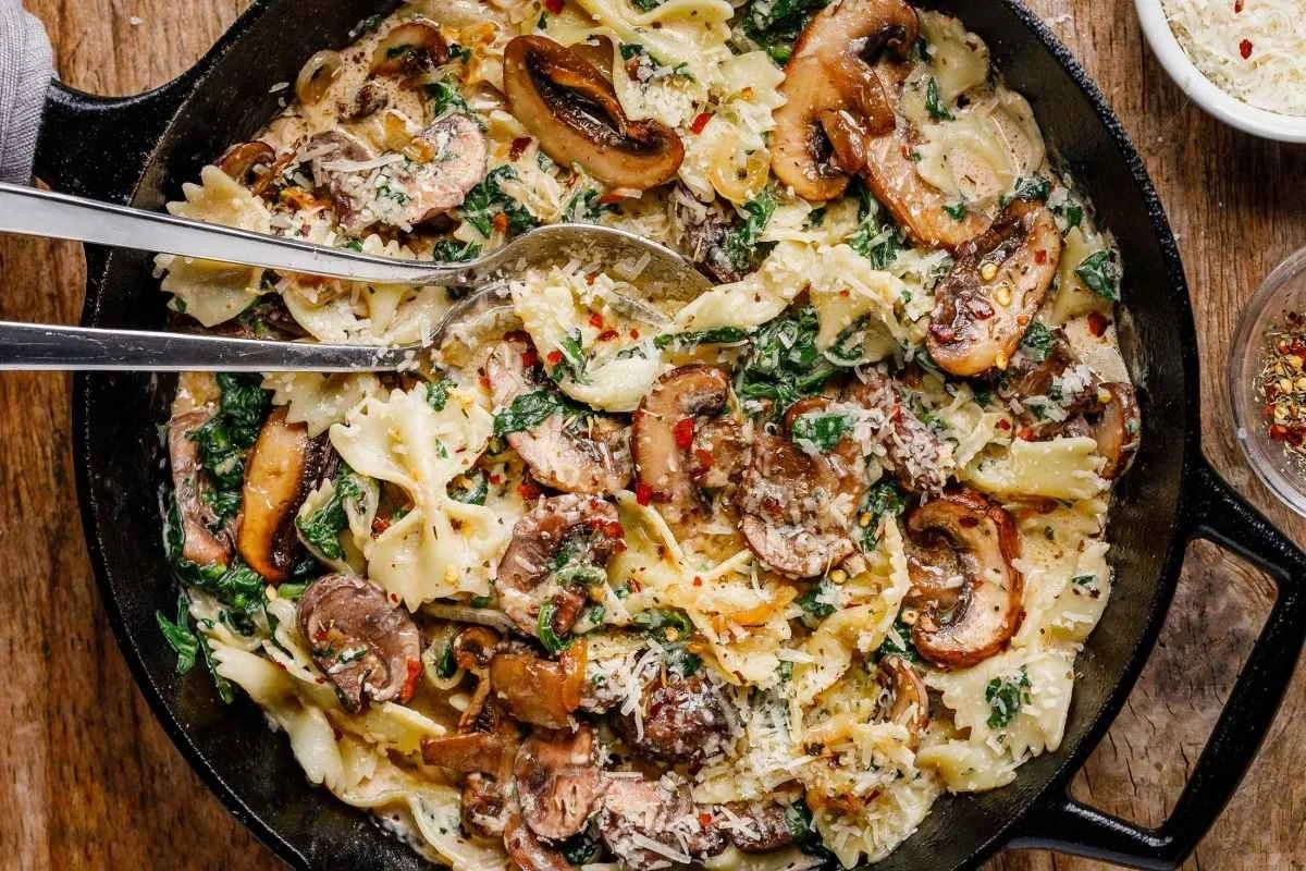 Delicious One-Pot Garlic Parmesan Pasta served in a bowl