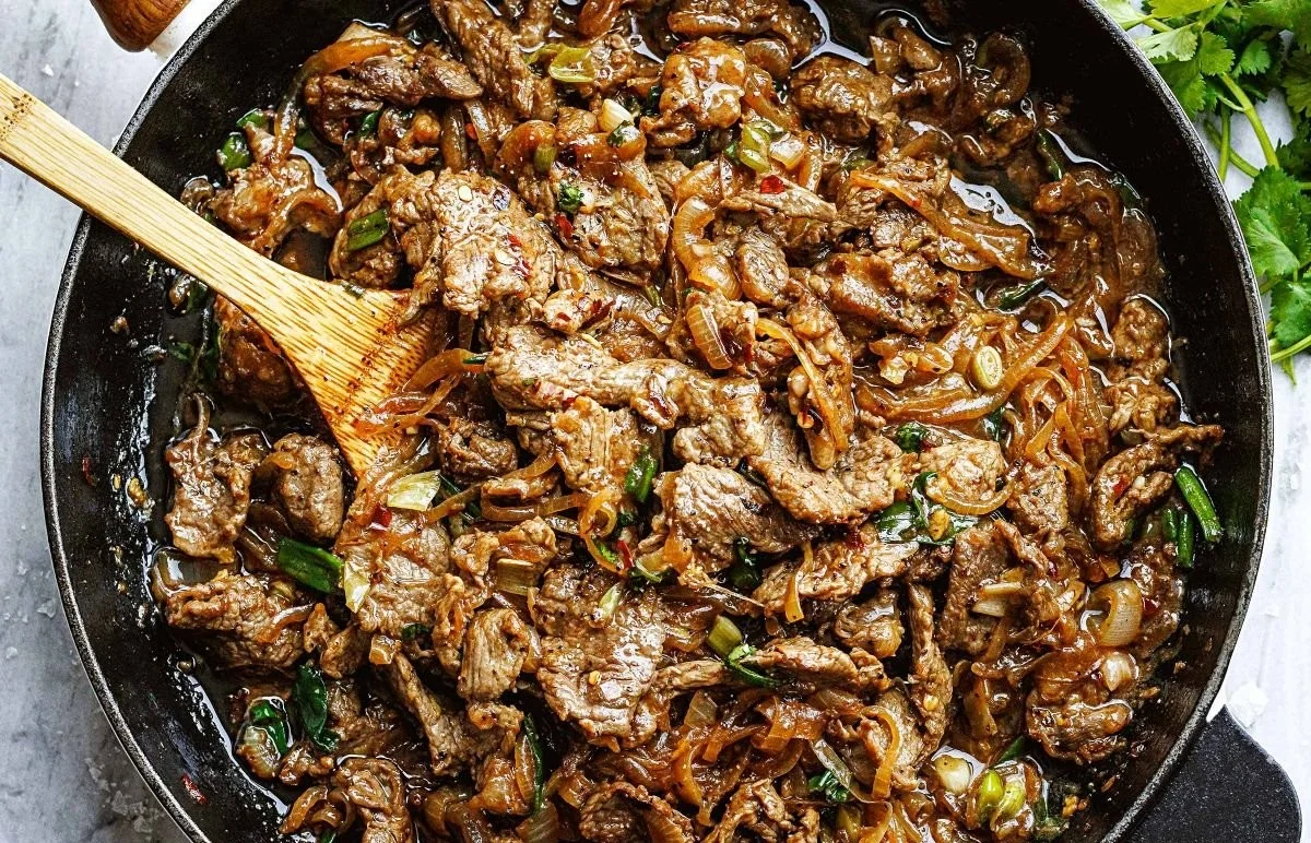 Delicious Onion Steak Stir-Fry with tender steak and vibrant onions