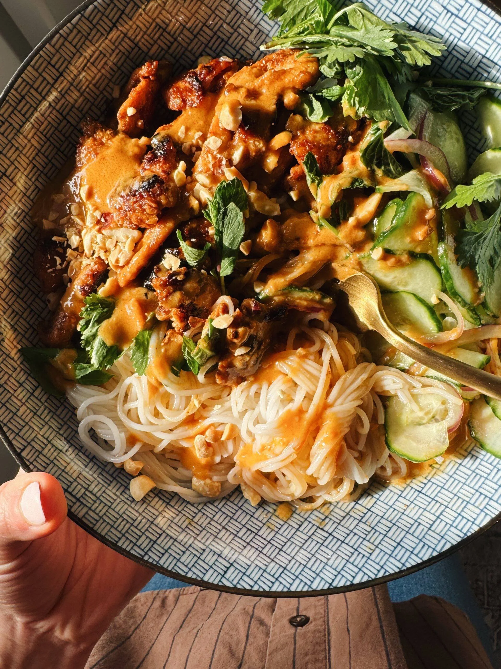 Delicious Thai Peanut Chicken Bowl with fresh vegetables and creamy peanut sauce