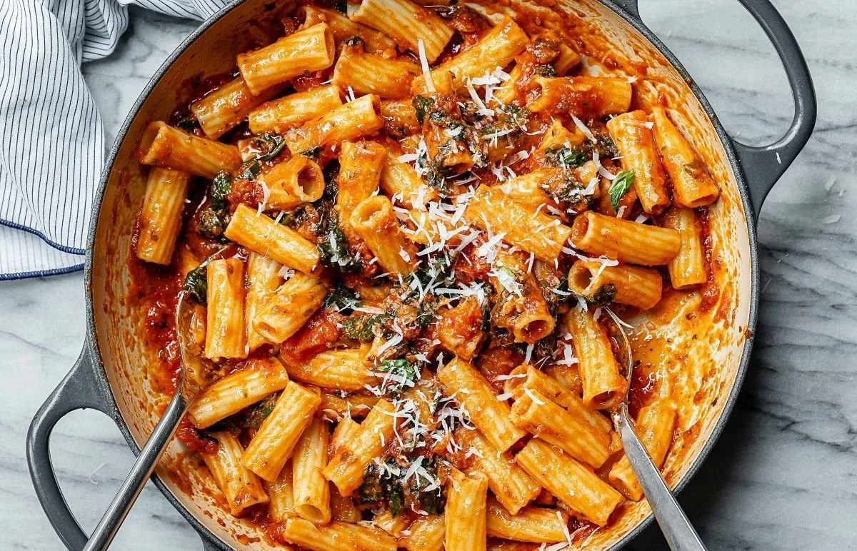 Delicious Tomato Spinach Pasta with fresh ingredients