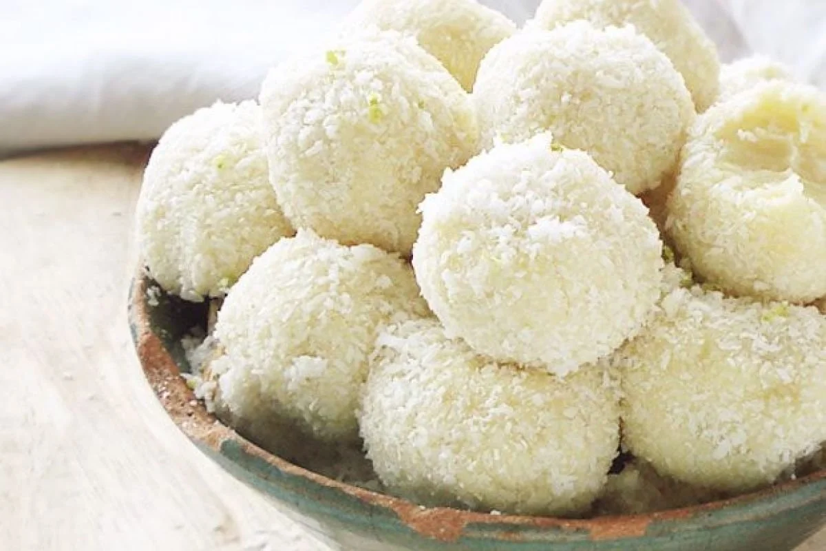 Delicious white chocolate coconut truffles ready to be enjoyed.