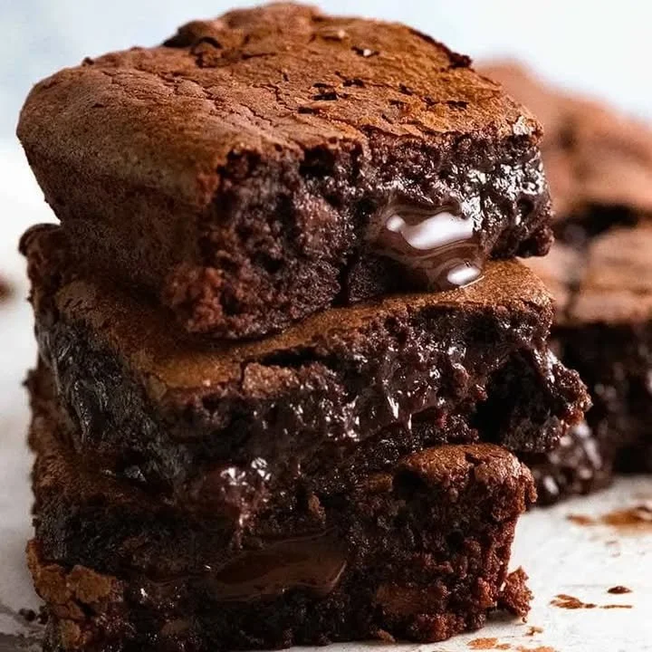 Deliciously easy fudgy brownies on a plate with chocolate drizzle